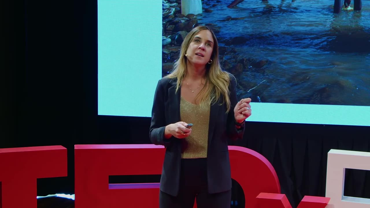 Coté Terré en el escenario de TEDxFrutillar